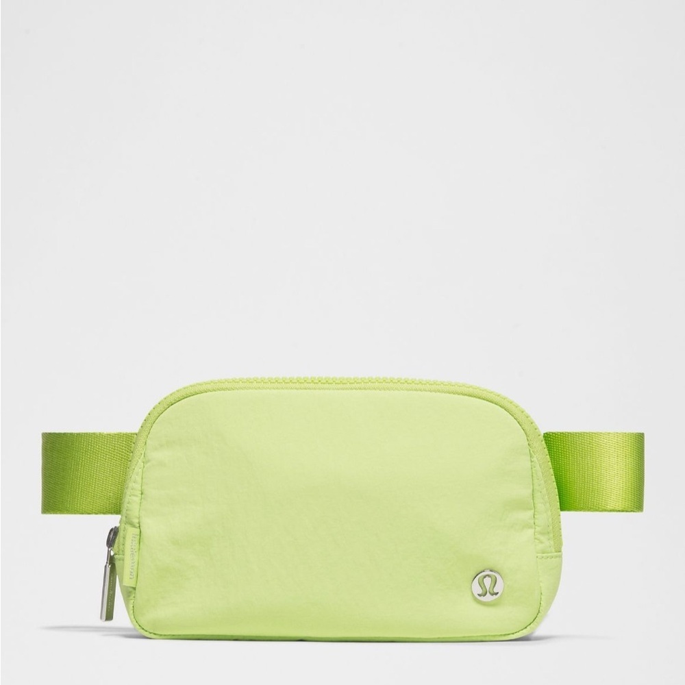 NEW LULULEMON BELT BAG SOUR GRAPE